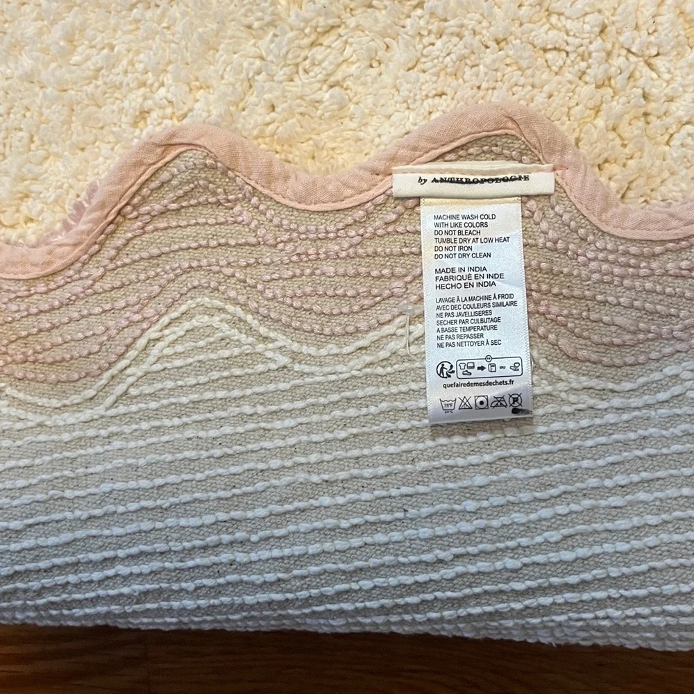 Anthropologie Scalloped Cotton Bath Mat NWOT